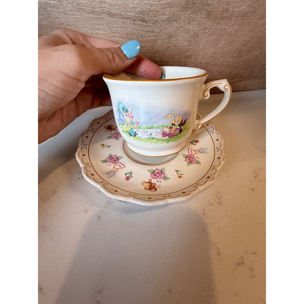 Disney Parks Alice in Wonderland Teapot Teacups Saucers Ceramic Tea Set 5pc - Picture 4 of 6